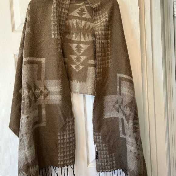 Ralph Lauren Accessories - Motivi Italian scarf brown Southwestern fringe